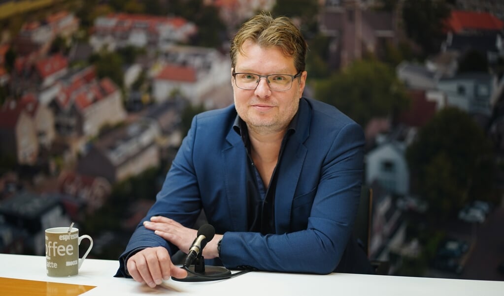 Mathijs Groenewoud is onder meer presentator bij RTV Amstelveen. 