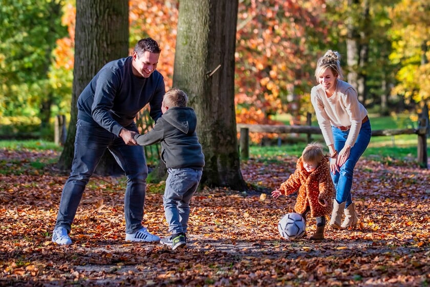 Boy en Mariska genieten met de kinderen.