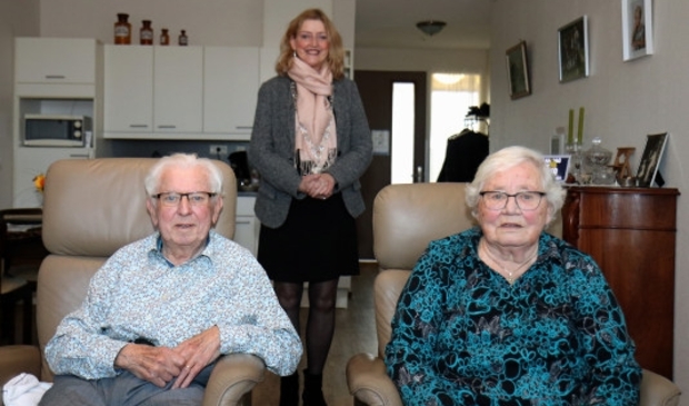 <p>Piet en Mini Killian ontvingen felicitaties van burgemeester Reinie Melissant </p>
