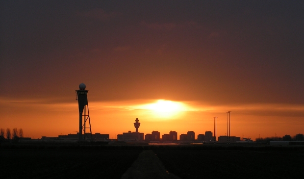 <p>Door de ogen van Wim Meeldijk krijgt Schiphol iets mysterieus. </p>
