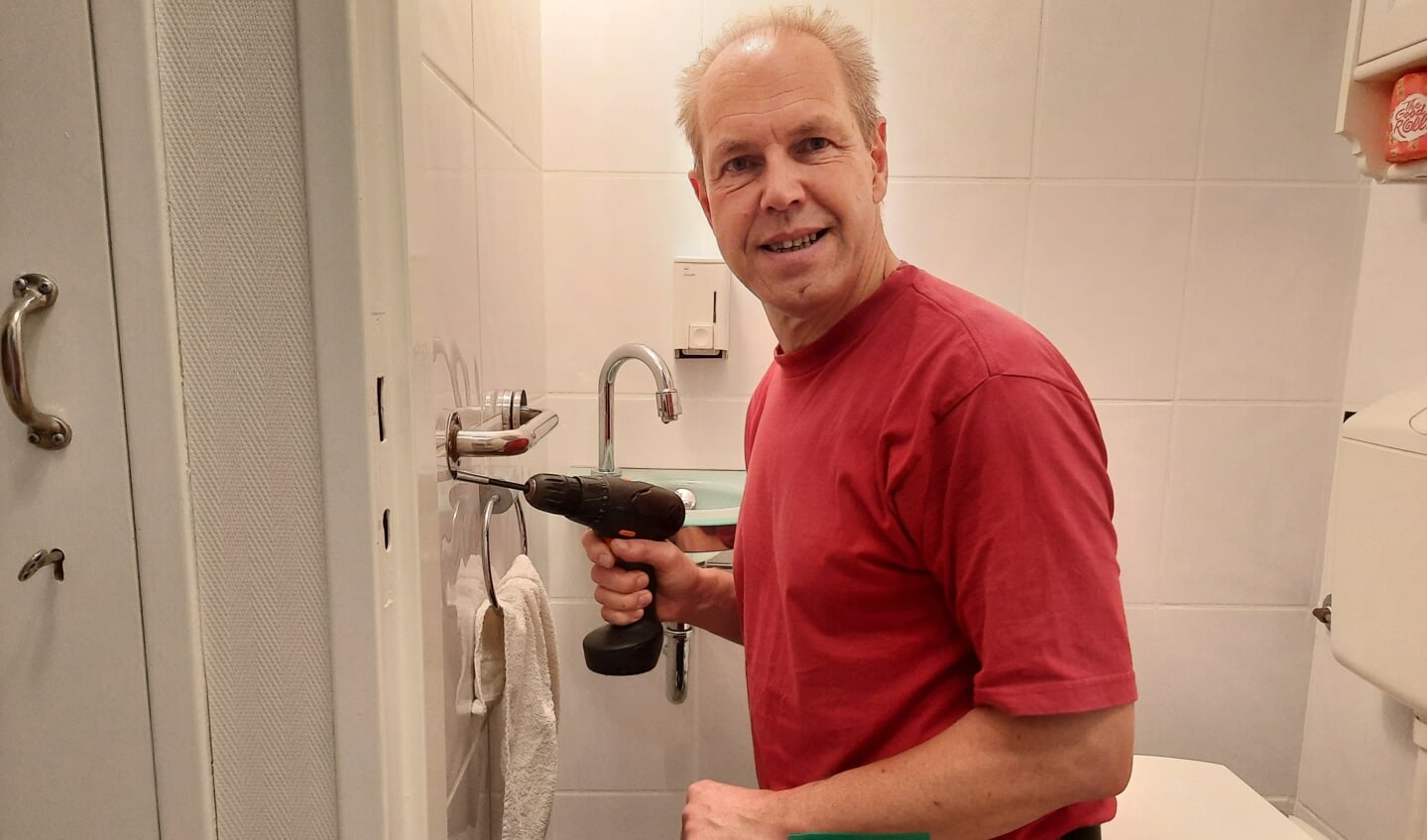 U kunt bij Jan Hoek terecht voor elke kleine klus in huis. Heeft u een klus waar u zelf maar niet aan toe komt? Jan helpt u graag.