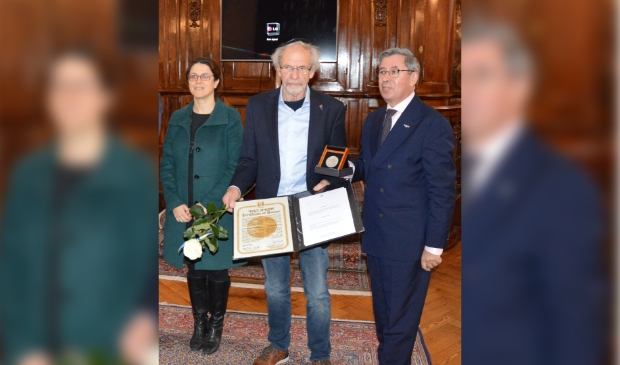 links mevrouw Karin Eliyahu Perry, midden Ben Verduijn, rechts de heer David Simon