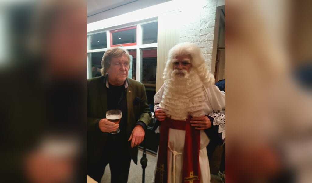 Jaro van Rootselaar praat even bij met zijn goede vriend Sinterklaas. 