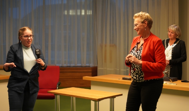 <p>Sifra Bakker en wethouder Liesbeth Vos-van de Weg.</p>