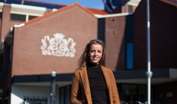 Iris Haklander, het jongste raadslid, stopt na drie jaar in de raad bij VVD Harderwijk-Hierden.