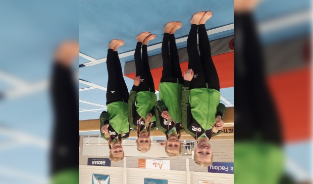 Op de foto van links naar rechts Anna, Corlijn, Isiz en Lynn