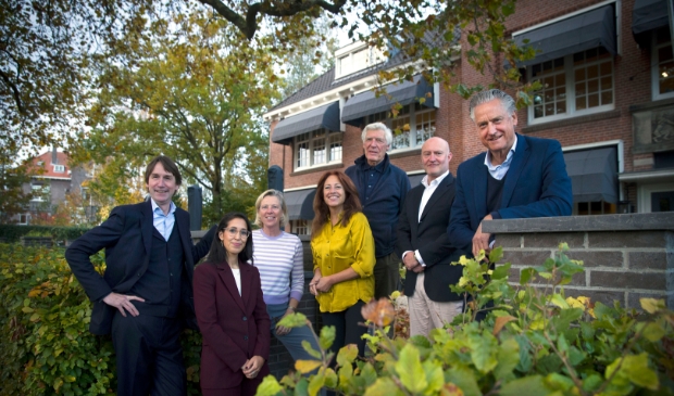 <p>De Adviesraad voor Cultuur. V.l.n.r. wethouder Herbert Raat, Rubiah Balsem, Janiek Dam, Paula Patricio, James Leyer, Aljoscha Wassenaar en Henk Markerink.</p>