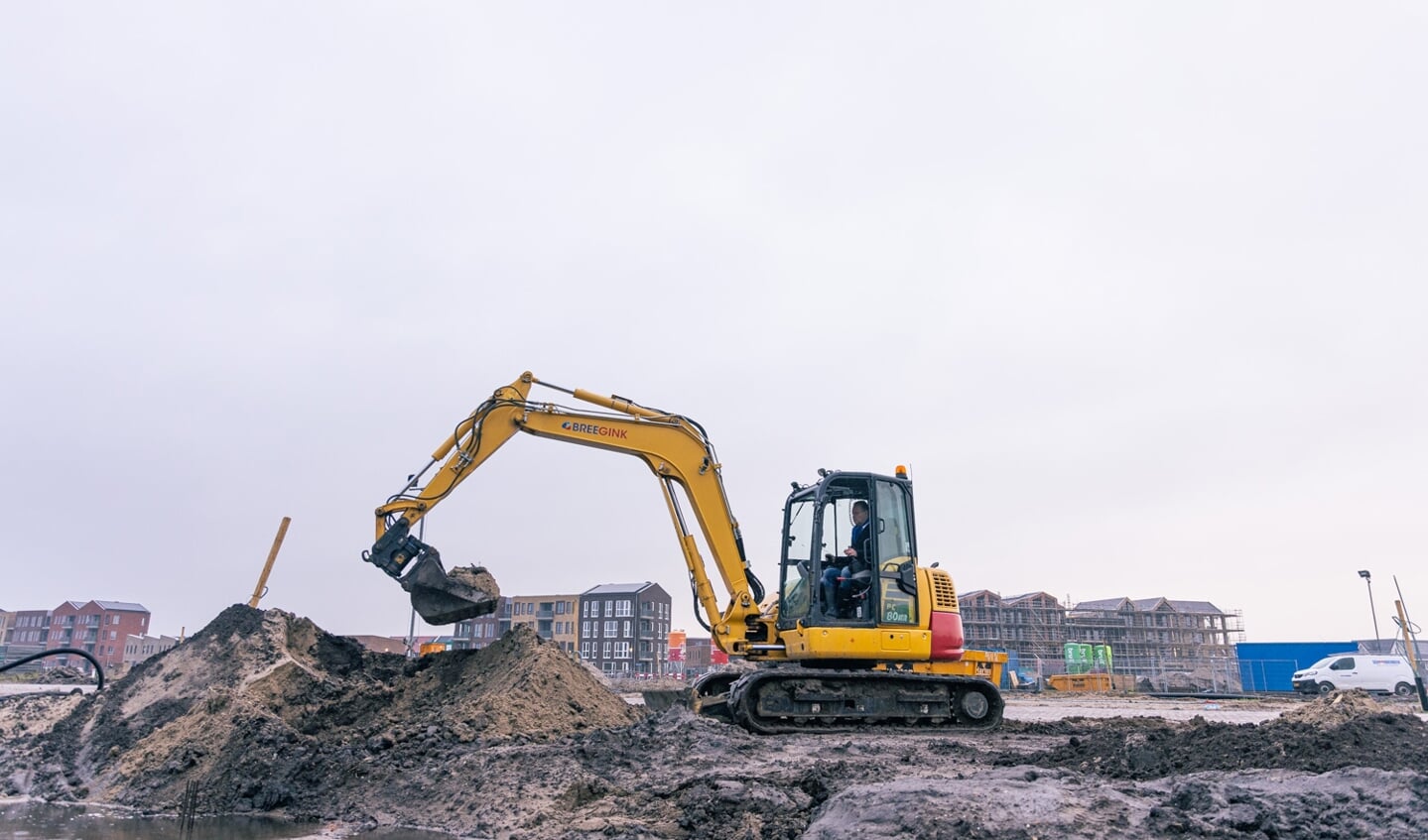 Wethouder Engbert Stroobosscher verzorgt symbolische aftrap in minigraver