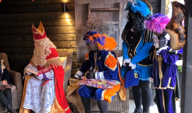 <p>Amy in gesprek met Sinterklaas en FeestPiet over het afgelopen jaar.</p>