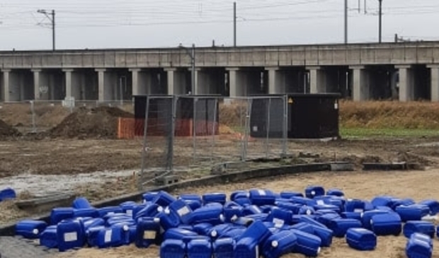 <p>Gedumpte vaten in Hoofddorp.</p>