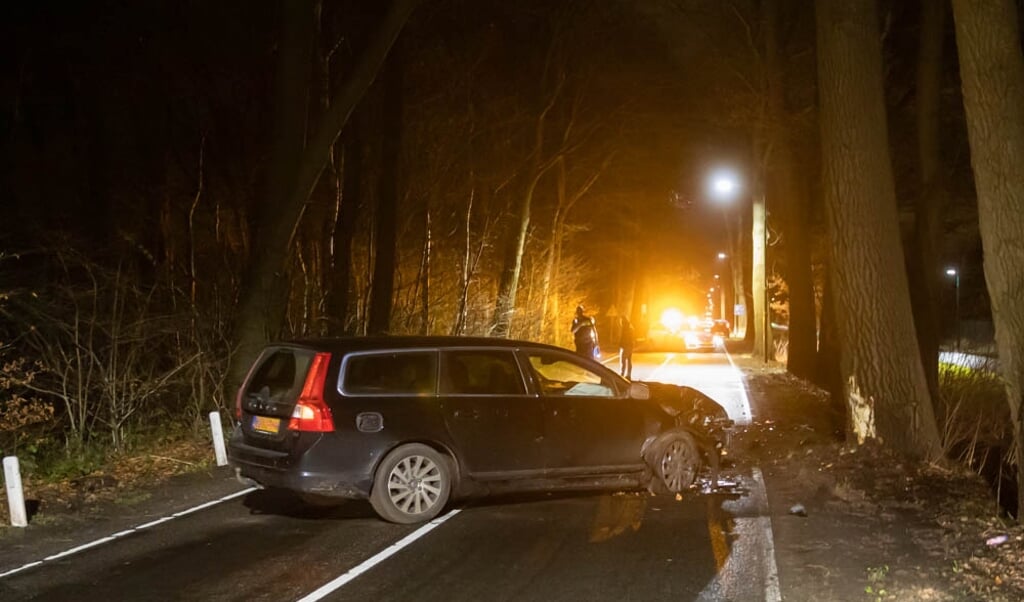 Rond 23.00 uur ontstond er op de Zandheuvelweg tussen Hilversum en Baarn een eenzijdig ongeval.
