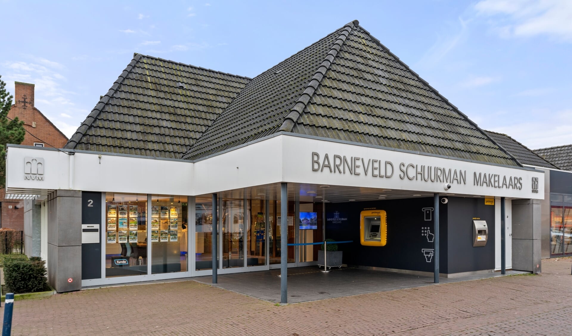 Barneveld Schuurman Makelaars NVM is gevestigd aan het Van Slootenplein 2.