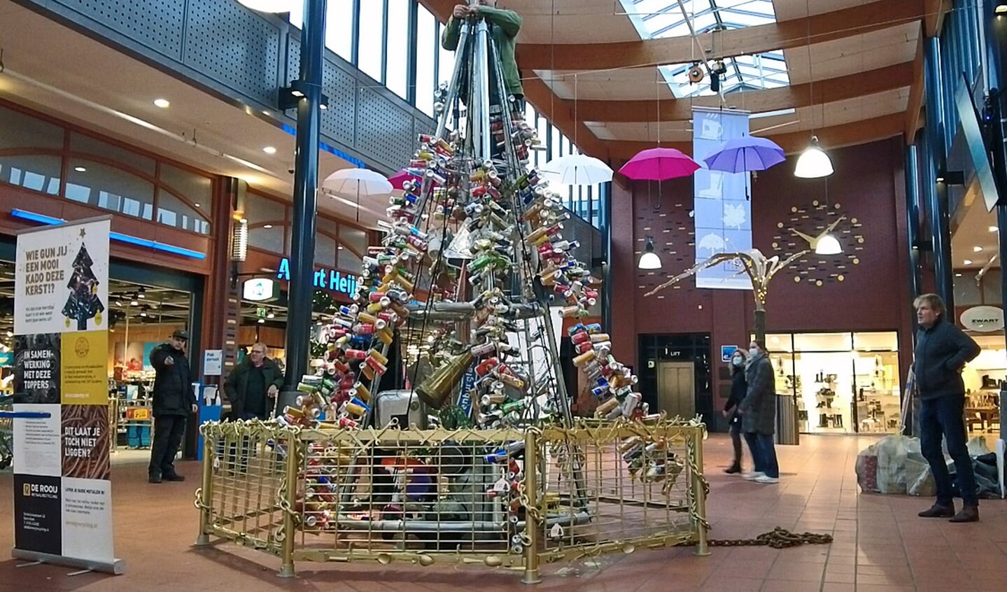 Kerstboom van gerecycled materiaal