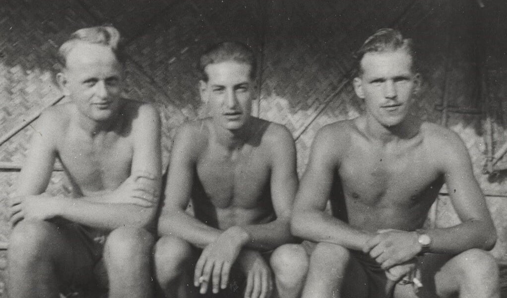 Poona, India 1944. De drie vrienden met in het midden Willem Knijff