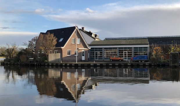 Reflecties in de Ringvaart ter hoogte van Weteringbrug