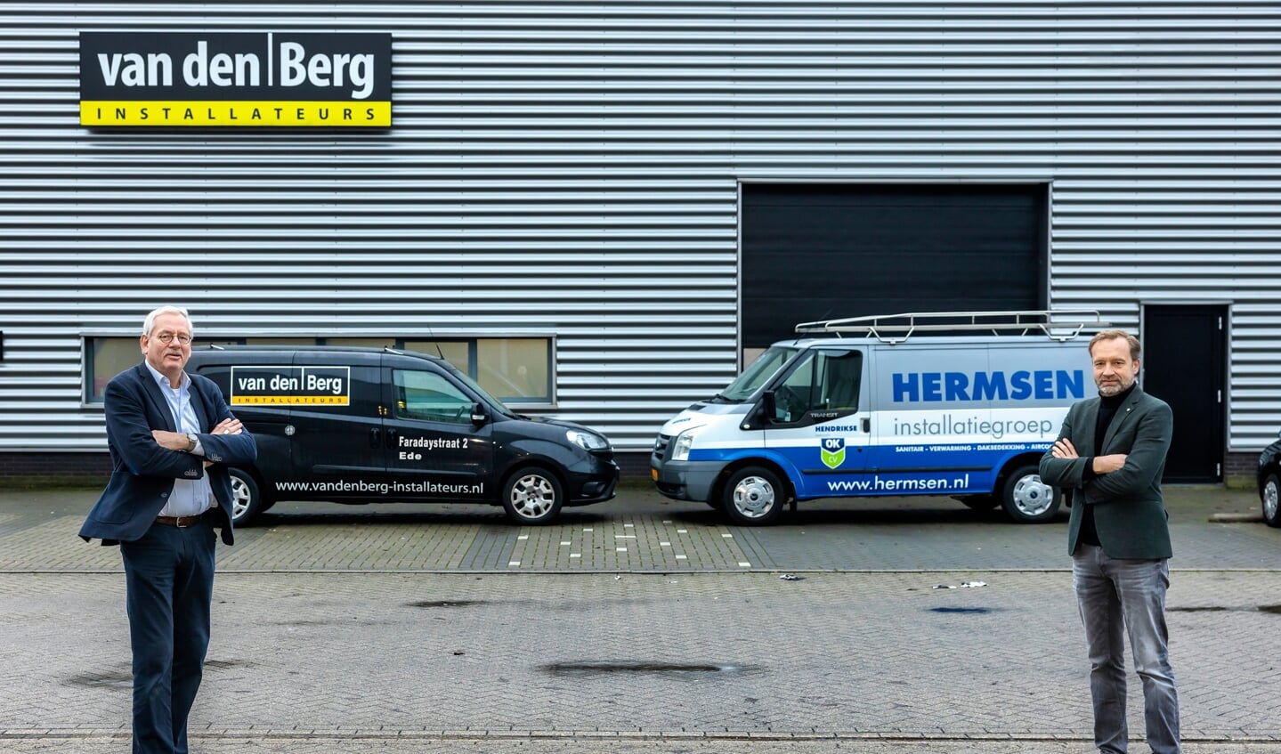 Bert Overvest (rechts) neemt het bedrijf van Kees Hermsen (links) over per januari.