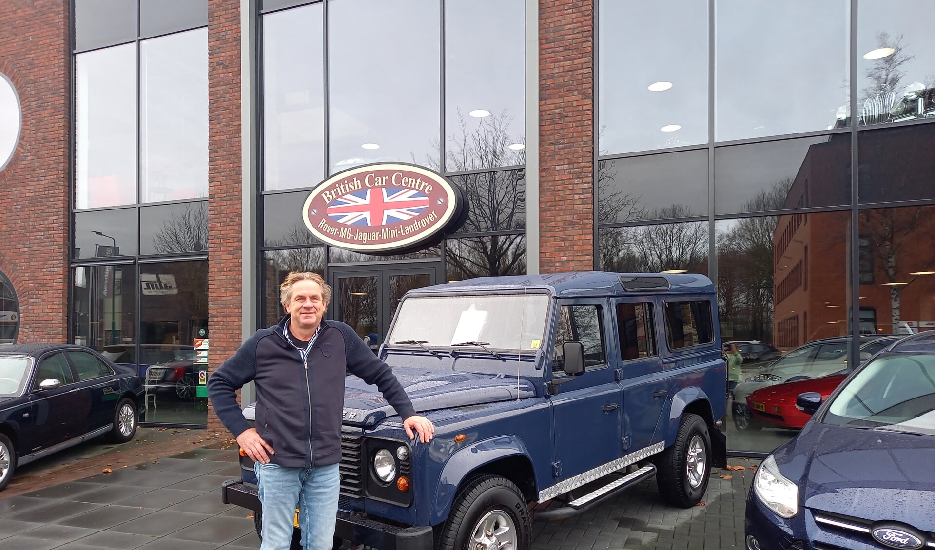 Onno Stevens voor zijn nieuwe British Car Centre.