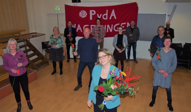 Lijsttrekker Anne Janssen omringd door de top van de kandidatenlijst