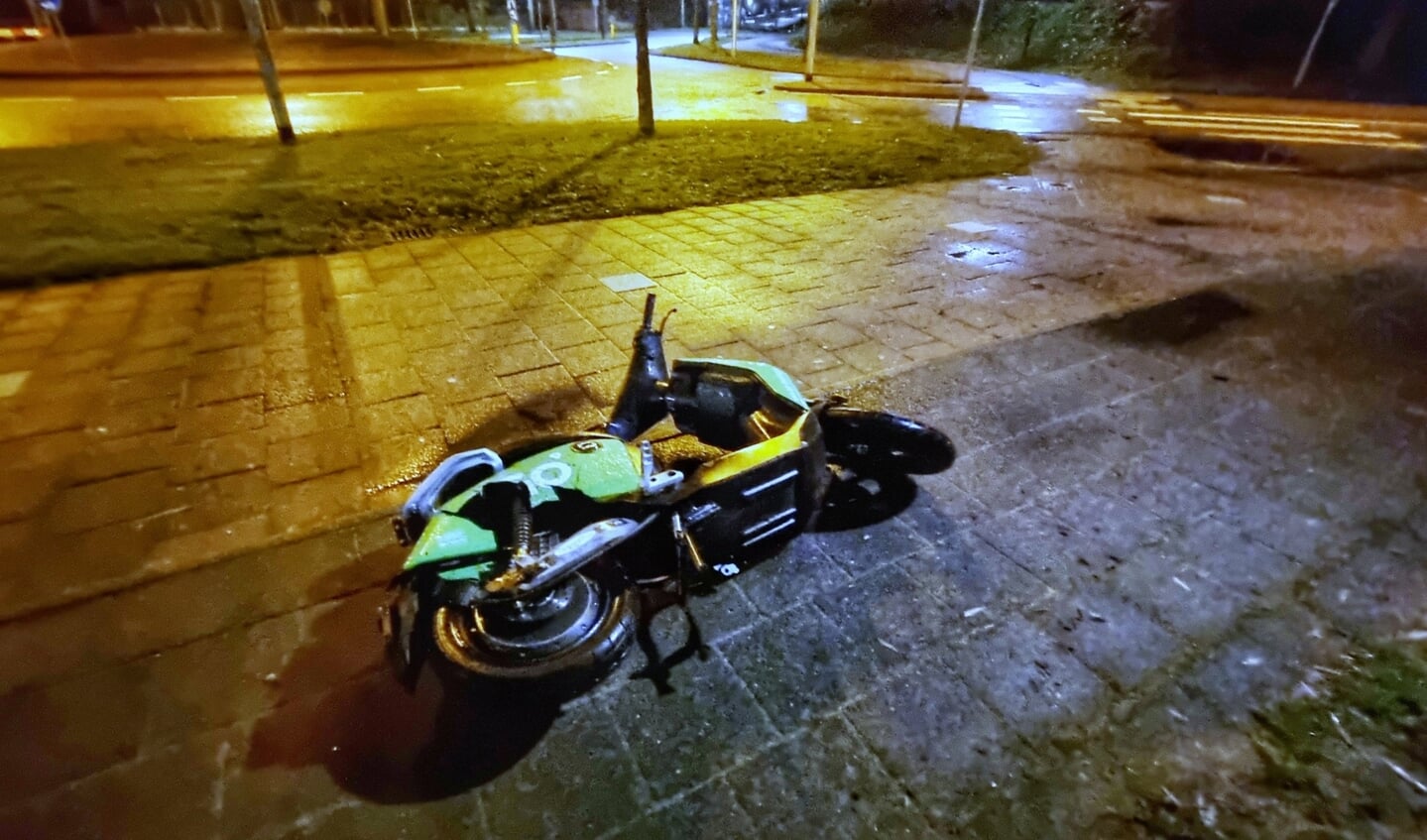 Later werd een vernielde scooter aangetroffen bij de Jonkvrouw Foeytweg. 