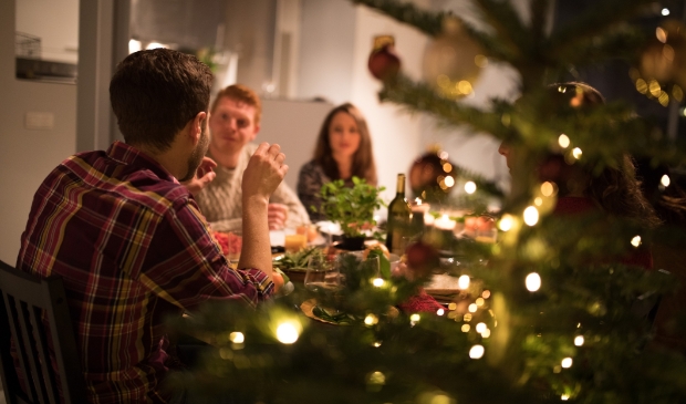 <p>December is de maand waarin veel mensen extra genieten van lekker eten. Maagklachten liggen op de loer.</p>