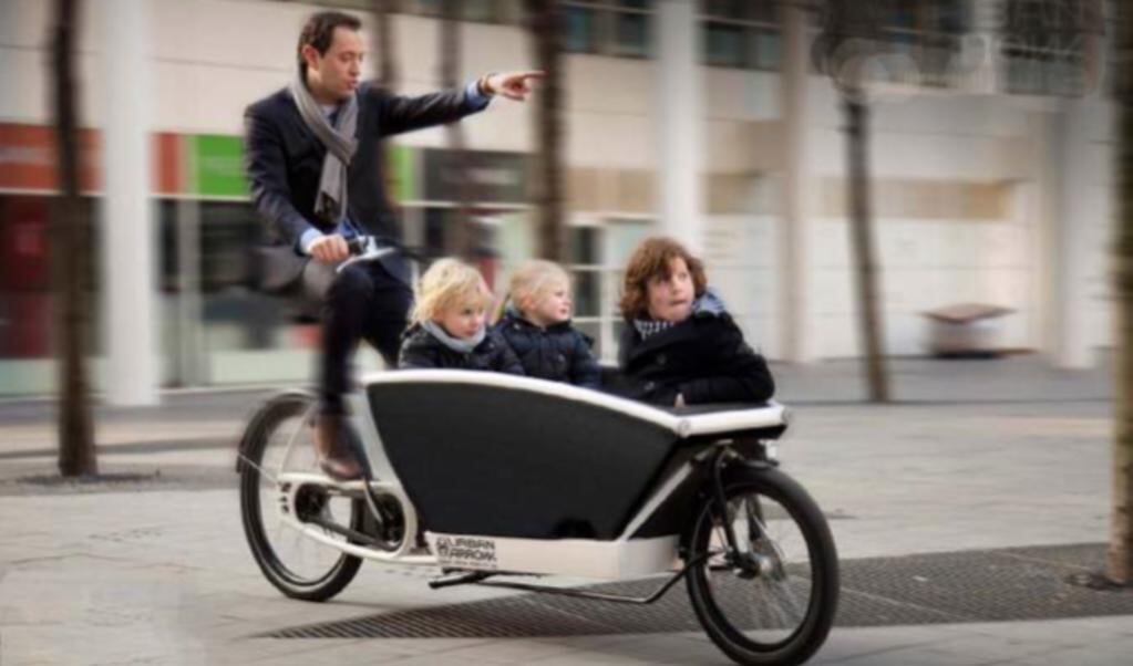 Bakfiets met kinderen