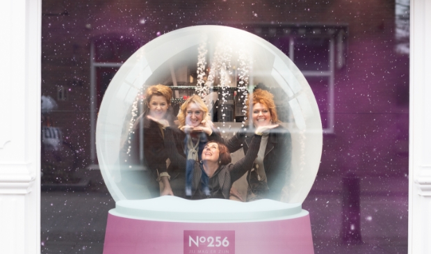 Een prachtig originele etalage luidt de winter in. De medewerkers van No256 zorgen voor jouw leukste shopmoment bij No256 aan de Dorpsstraat in Scherpenzeel.