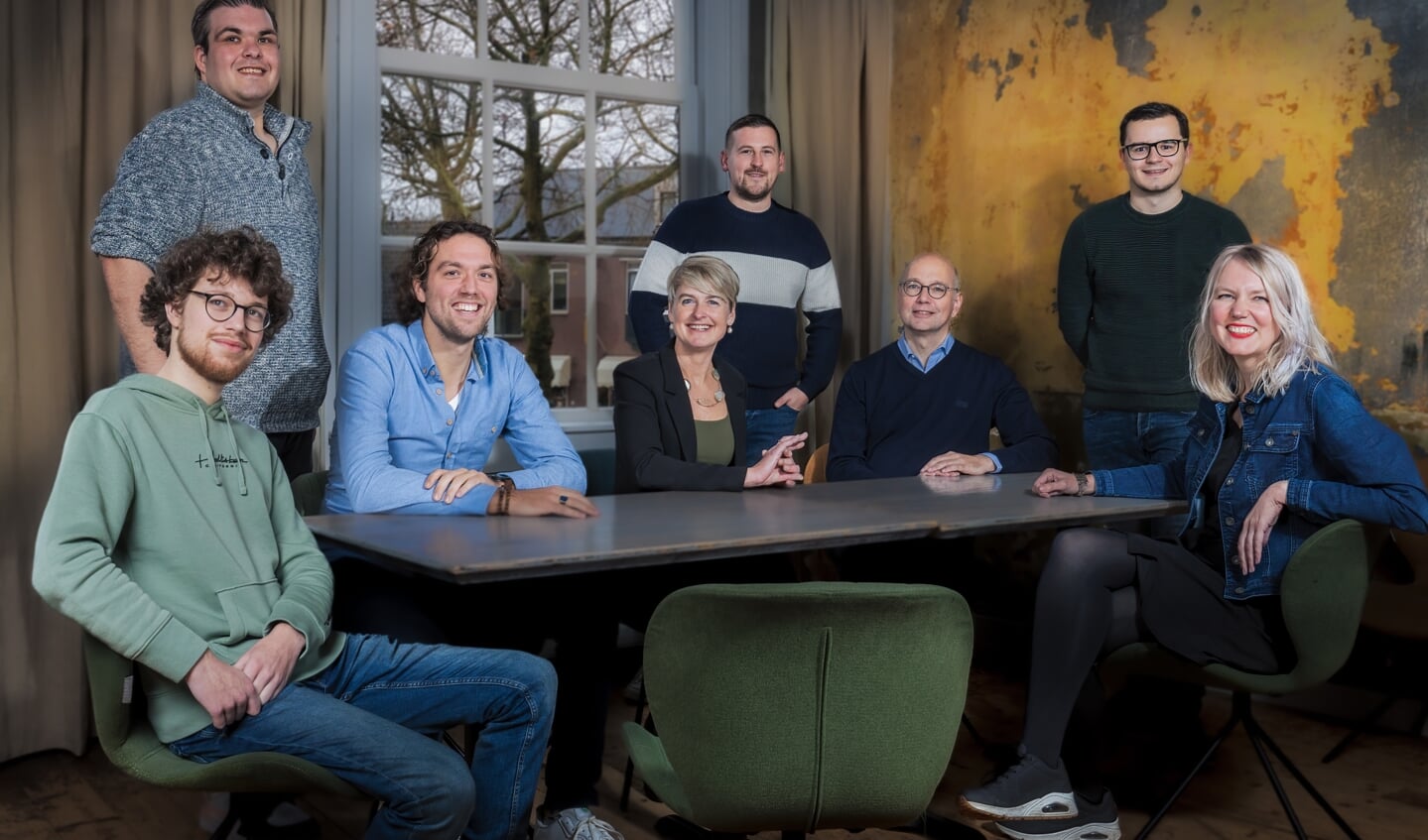 Van links naar rechts: Kas Visser (8), Vince Slagmolen (9), Bart Stroomberg (7), Marjan Boonzaaijer (2), Jaap Staman (4), Marcel van Gooswilligen (1), Jarno Groenveld (3) en Marije Werelds (5)