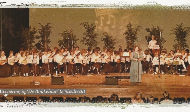 <p>De voorstellingen in de Bonkelaar waren hele spektakels met prachtige decorstukken en schitterende veelkleurige doeken.</p>