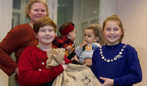 <p>Een zak vol cadeautjes voor 260 kinderen uit Haarlemmermeer die van een minimaal inkomen moeten rondkomen.</p>