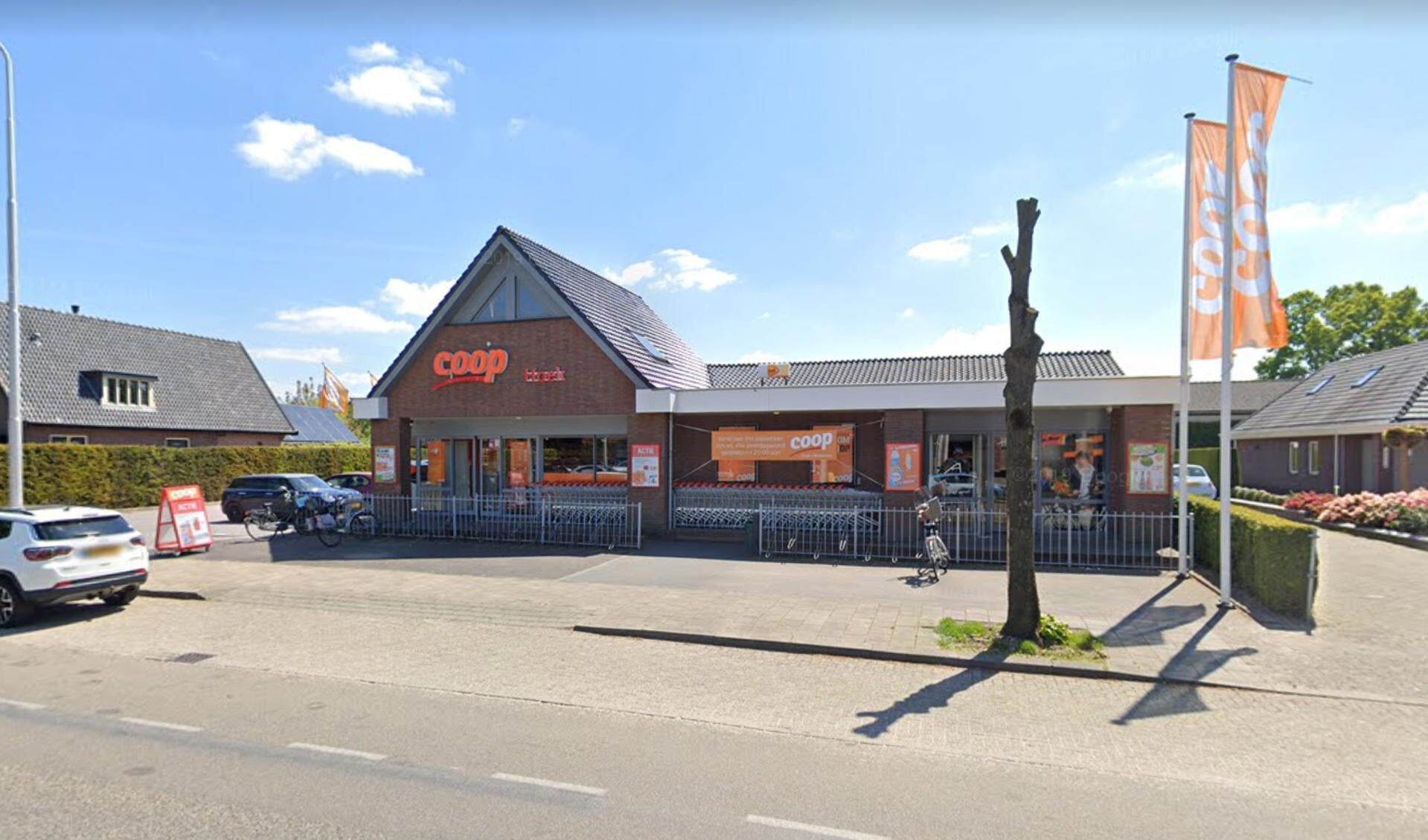 De Coop in Wekerom is de enige supermarkt van het dorp.