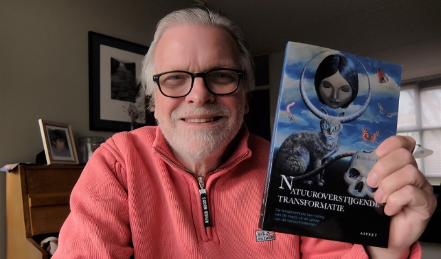 Hans den Haan met zijn nieuwe boek