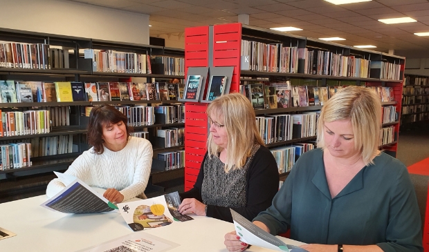 <p>De JobOn-begeleiders van de Bibliotheek Noord-Veluwe helpen bij het verbeteren van je CV</p>