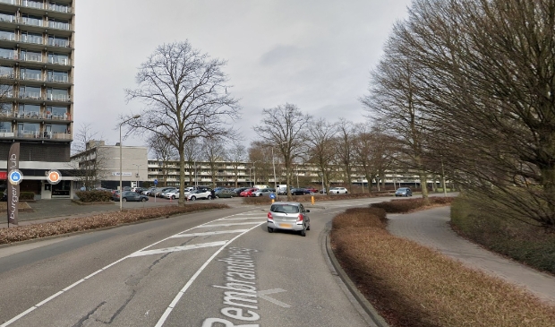 <p>De gevaarlijke oversteek in de bocht van de Rembrandtweg. </p>