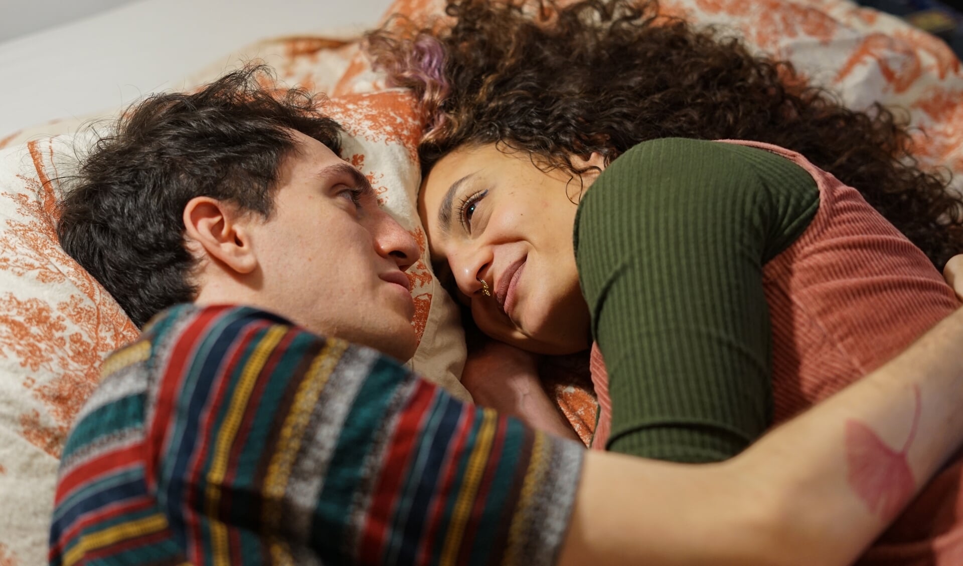 Intimiteit en echt verbinding maken is belangrijk voor je relatie, ook tijdens de coronacrisis