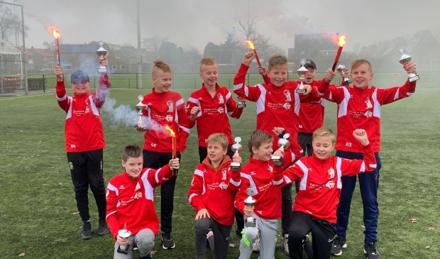 Team JO12-1: Staand: Julian Neutel, Nathan en Justin van Zwetselaar, Sven Scholtus, Finn Assink, Mase Schouten Zittend: Lucas van de Kraats, Morris Veldhuizen, Ruben Plantinga, Kyan van Doorn