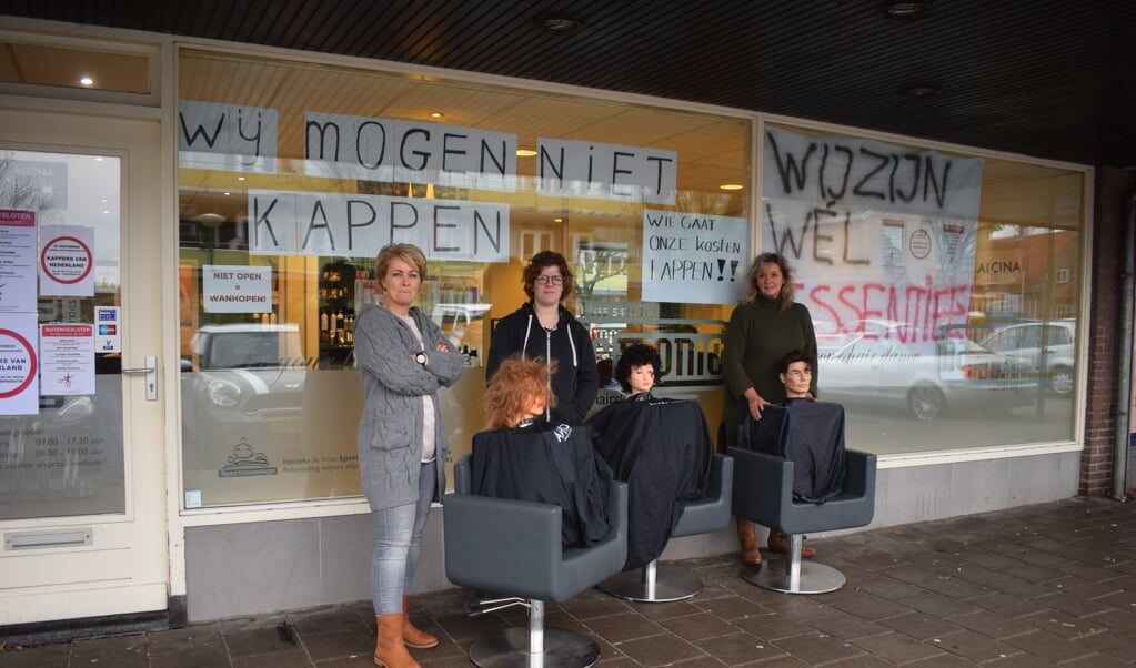 Inge van de Meiracker, Merel Drent en Manuela van Maanen (vlnr) zijn de lockdown zat.