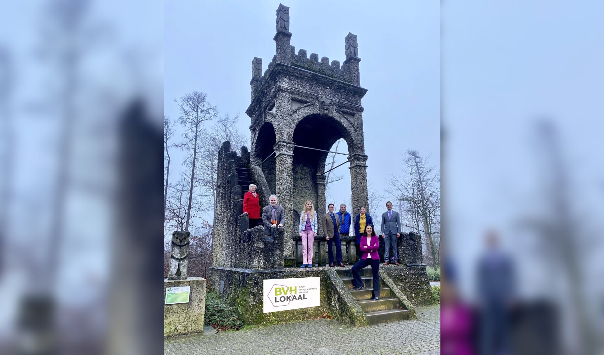 De eerste 8 kandidaten op de kieslijst van BVHlokaal op de
monumentale Uilentoren in Leersum. V.l.n.r. Gera Hensbergen, Bram Brinkman, Francine van
der Velde, Nico Daamen, Kees Nooteboom, Yvonne Karelse, Anouk Haaxma en Robin de Bock,