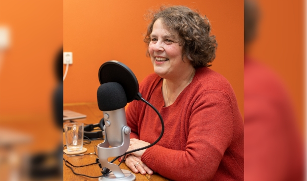 Caroline Harder tijdens de opname van de podcast één-Ermelo.