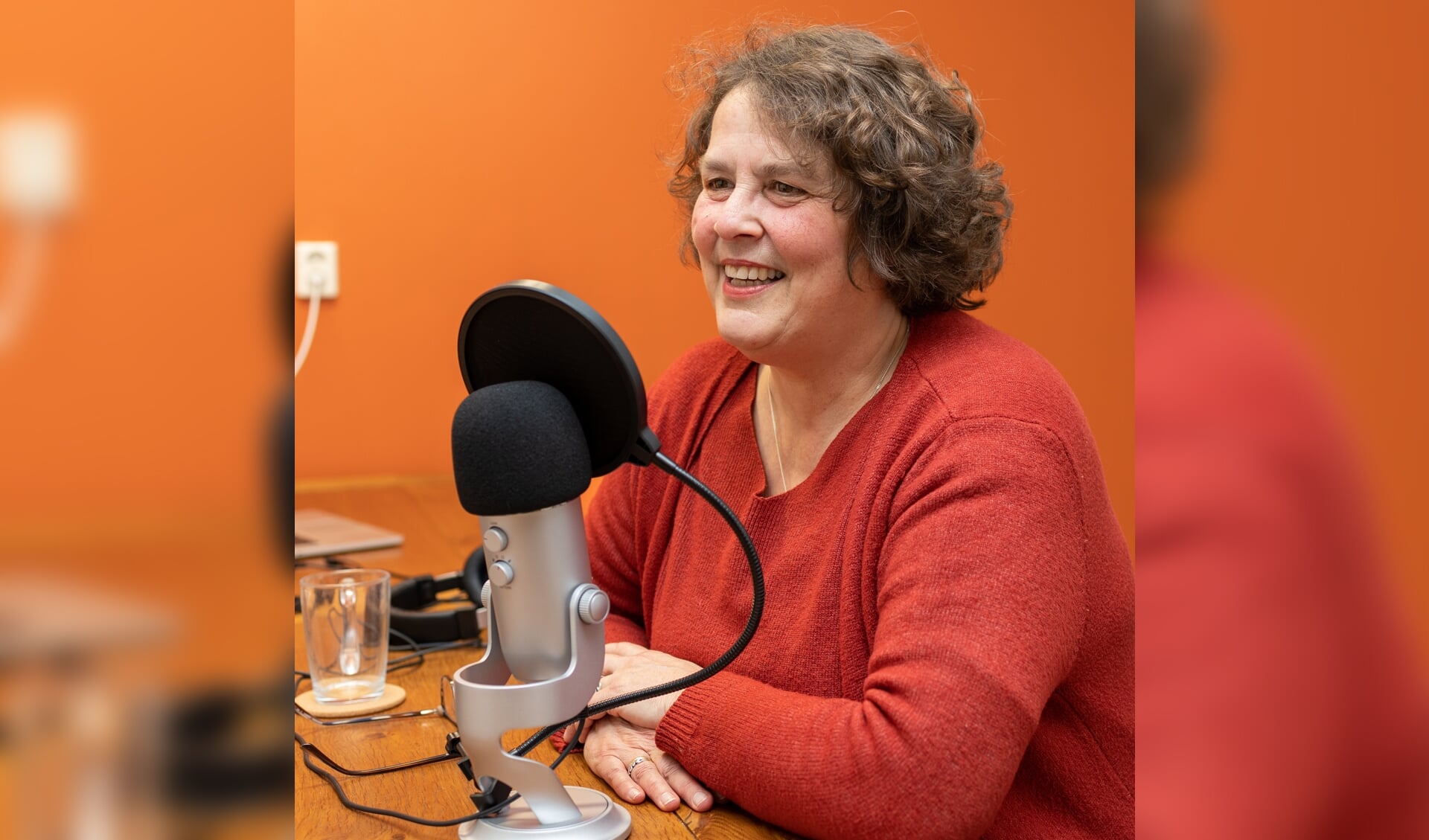 Caroline Harder tijdens de opname van de podcast één-Ermelo.