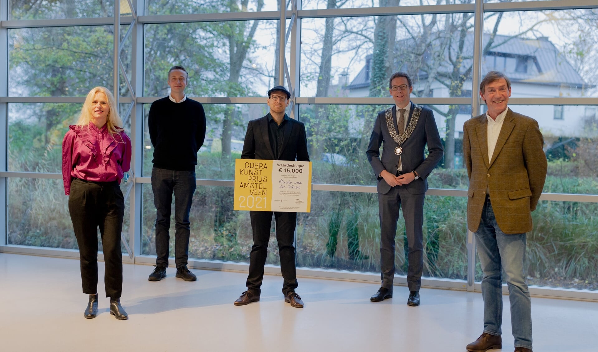 roos Gortzak (jurylid), Melchior Jaspers (jurylid), Guido van der Werve, Tjapko Poppens (burgemeester Amstelveen), Stefan van Raay (directeur Cobra Museum).