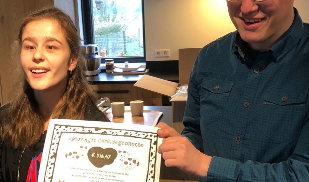 Deelnemers van Ietz Anders zijn blij met de collecte voor mini-koetjes