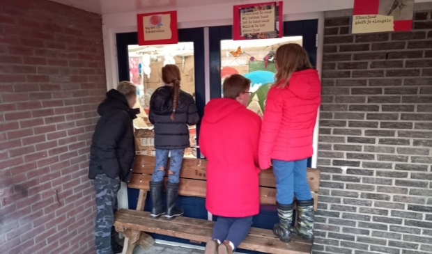Toeschouwers kijken hun ogen uit