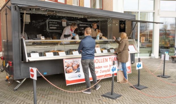 Heerlijke oliebollen, appelbeignets en appelkanjers voor het goede doel