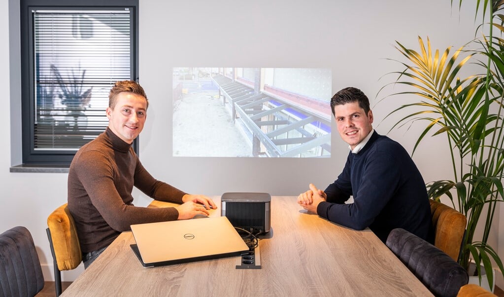 Jasper Vos en Geert-Jan Roos, zakenpartners en buurmannen zijn gespecialiseerd in vouwluiken en beweegbare terrasoverkappingen.