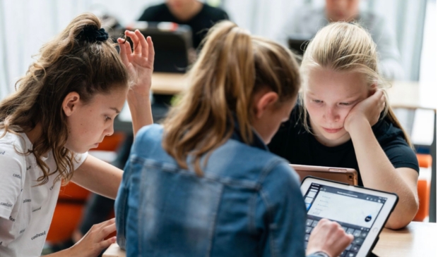 <p>10&Meer is er voor leerlingen vanaf groep zeven, die graag zo zelfstandig mogelijk willen leren.</p>