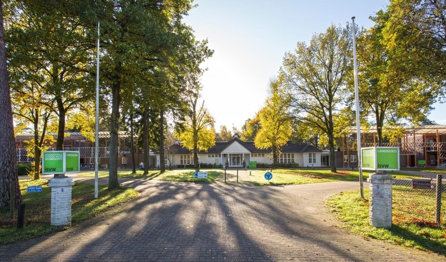 De hotelaccommodatie van de Internationale School Voor Wijsbegeerte werd onlangs gebruikt voor de opvang van asielzoekers. Dergelijke accommodatie zou wellicht ook gebruikt kunnen worden om vergunninghouders tijdelijk onderdak te bieden.