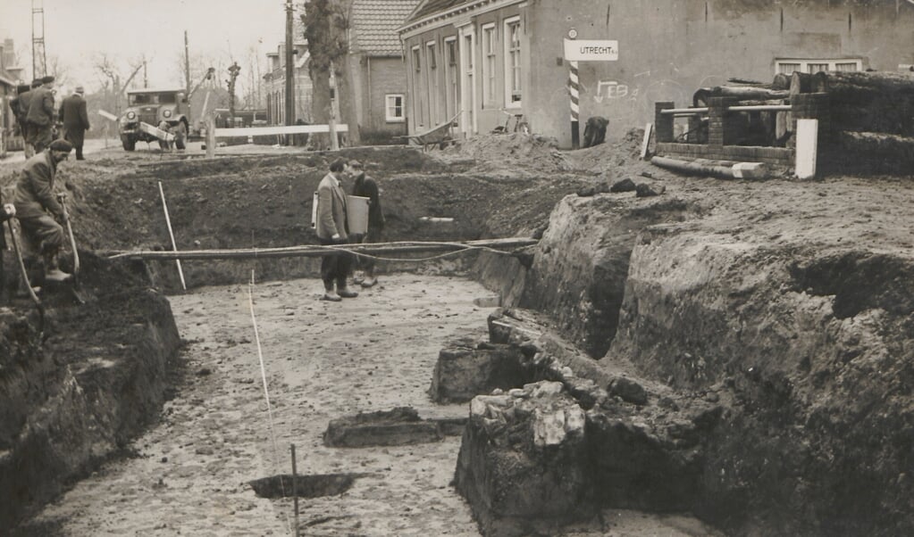 De opgraving op de Burgemeester Wallerweg in 1957.