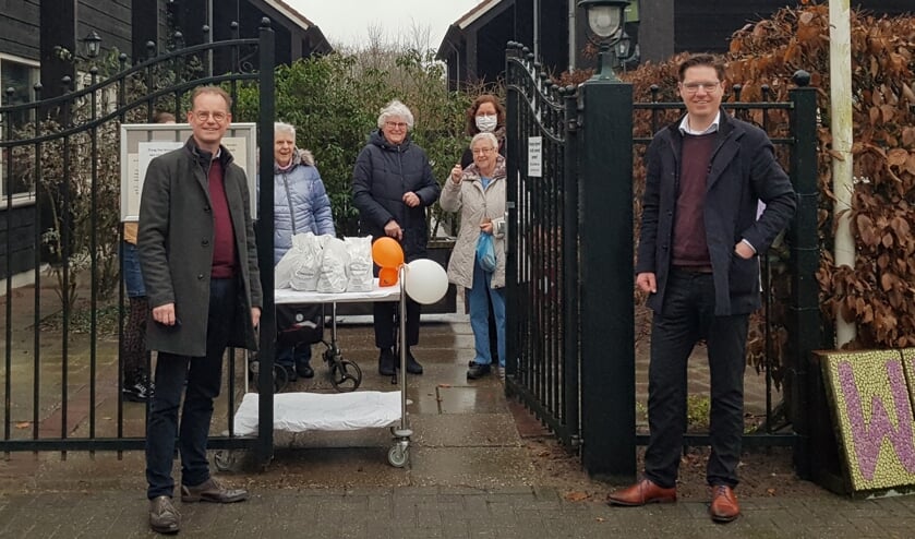 Overhandiging bij Moriahoeve