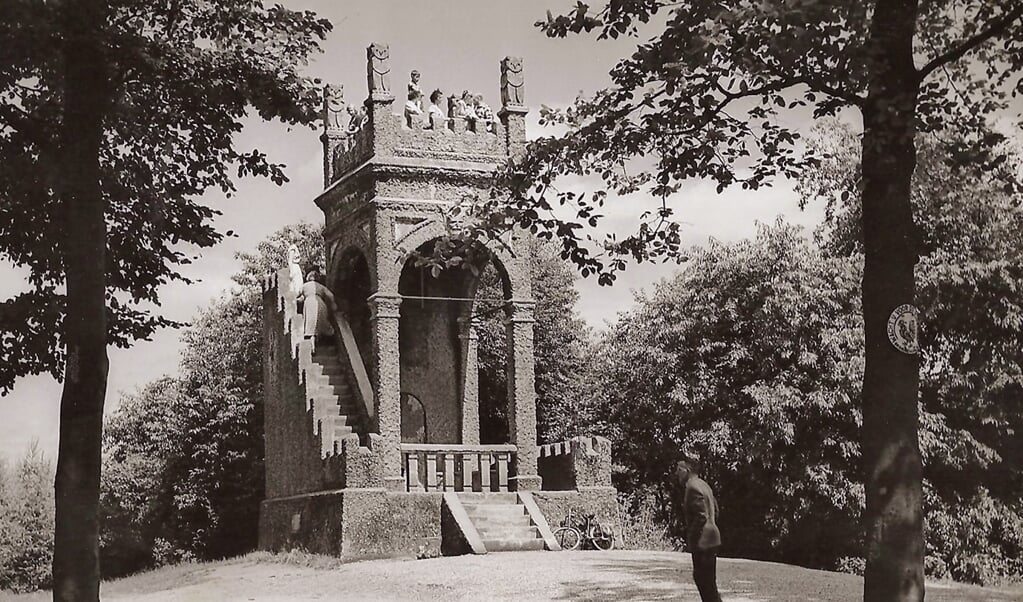 Begin jaren '30 20e eeuw. De Uilentoren als uitkijktoren.