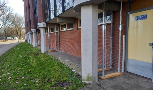 <p>Ter versterking zijn de stempels geplaatst.</p>